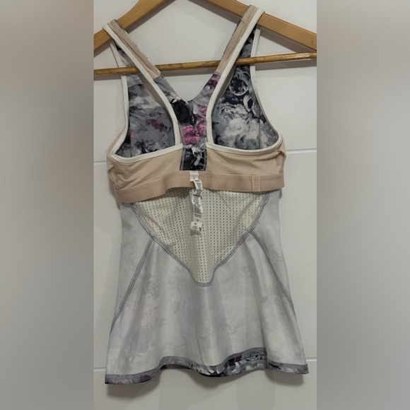 Lululemon: Women’s Sleeveless Top- Size 4 - Picture 8 of 10
